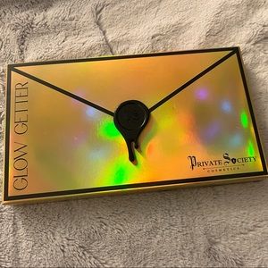 Private society, Highlighter